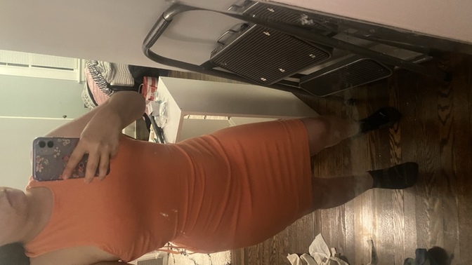 What kind of shoes would look good with this dress?