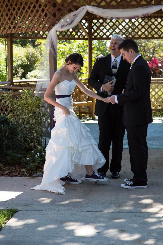 What kind of shoes should be worn with a wedding dress?