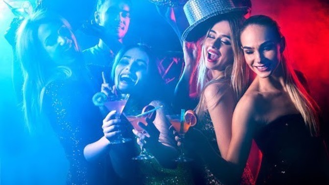 How do I know it is okay to approach a girl at a bar/party?