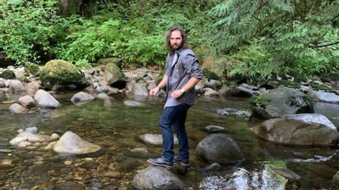 I'm looking like a sasquatch again, what hairstyle should I try that would fit my style?