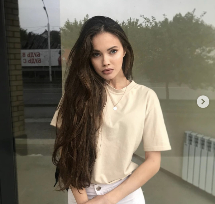 Who is more beautiful and has more modelling potential?