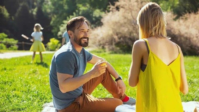 Is it okay to approach girls in a busy street?