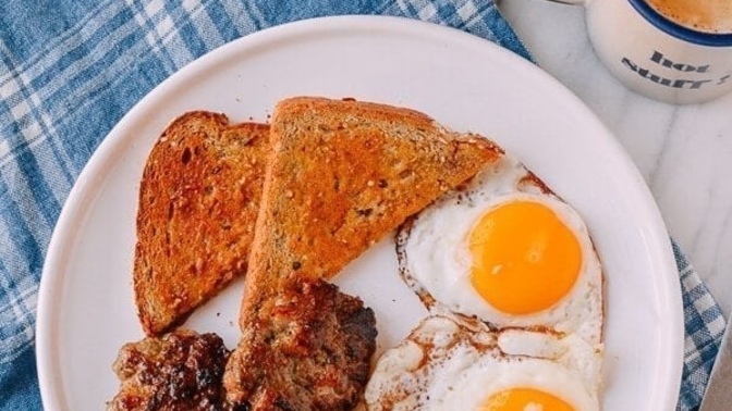 How to be a good boyfriend? Do I cook breakfast along with a warm beverage every morning or provide morning sex? What would you prefer?