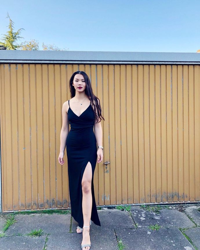 Guys, when you are out at big fancy party, which type of girls catch your eyes?