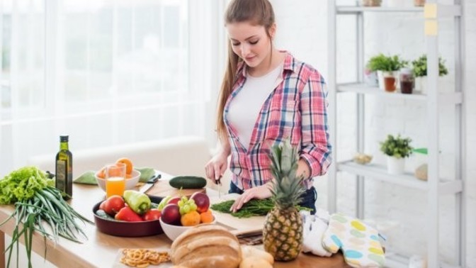 Is it important for a girl to know how to cook?