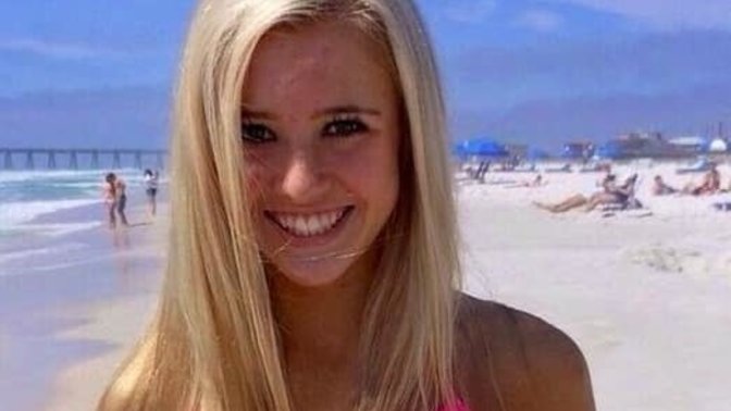 Which girl's body is sexier?