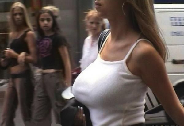 Girls, when youre near a hot woman, do you get jealous? Do you appreciate her beauty?