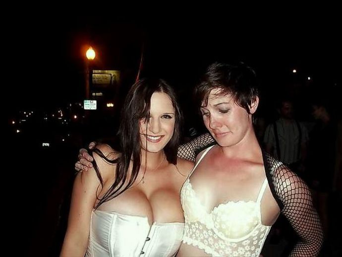 Girls, when youre near a hot woman, do you get jealous? Do you appreciate her beauty?