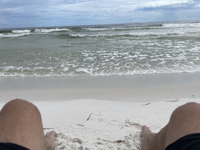 I’m having a great weekend drinking coconut rum 🥥 🌴🍹 on gulf beach shores!!! Who else is enjoying themselves? 😃 is?
