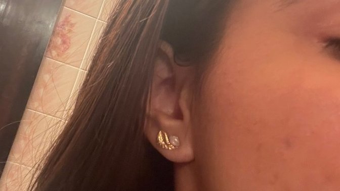 Are my earring pretty or not?
