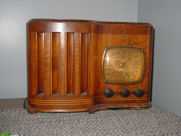 old radio from the 1940's came with a cottage my family bought in the 50s