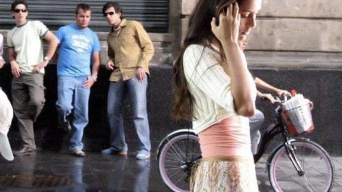 My Ex and he’s friends stare/look at me at school?