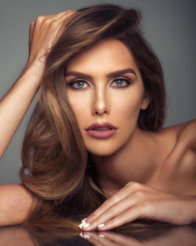 Angela ponce