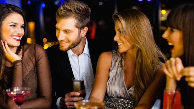 Girls! If your guy is popular with other girls, would it be an issue, or just normal?