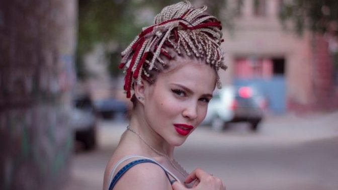 Can a white girl have box braids?