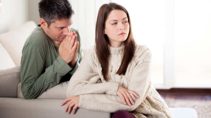Guys, what do you think when a girl doesn’t like making eye contact to you?