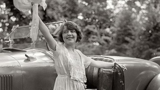 Why did the 1920s people dress so casually all of the sudden?