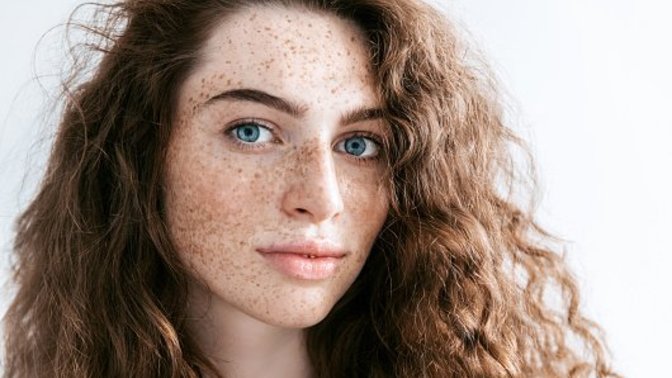Guys, do you find tiny moles or freckles attractive on women?