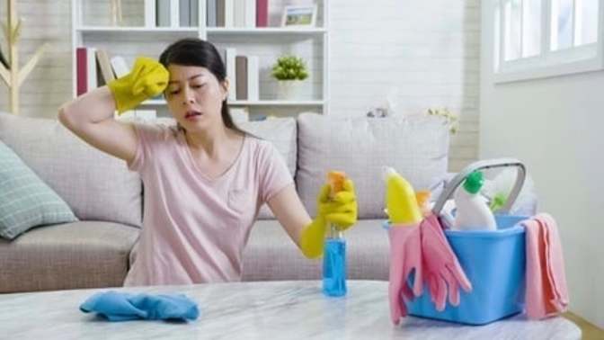 Guys, is it a turn on when a girl cleans 🧽 ?