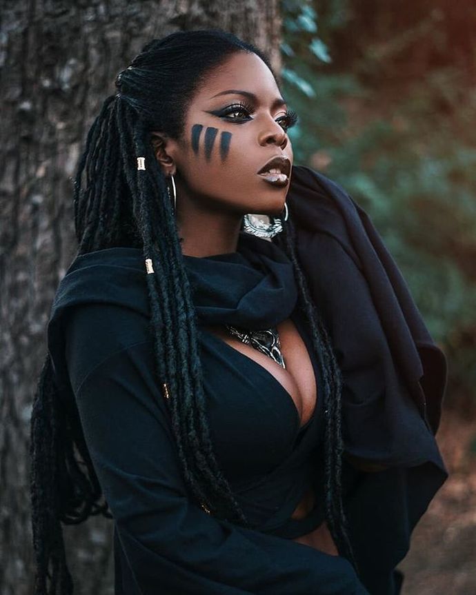Girls, PLEASE READ DETAILS BEFORE VOTING OR COMMENTING! Would you be willing to rock a goth look for your SO if you knew it turned them on?