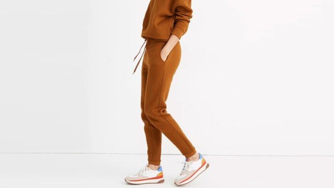 Are sweatpants or joggers OK to wear to the airport?
