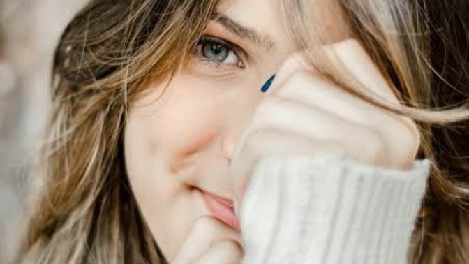 Am I Dating a shy girl or lie girl? (Part 1)?