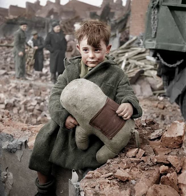 Whats your thought on these historical 1900s color photos from England/United states, Which one is your favorite?