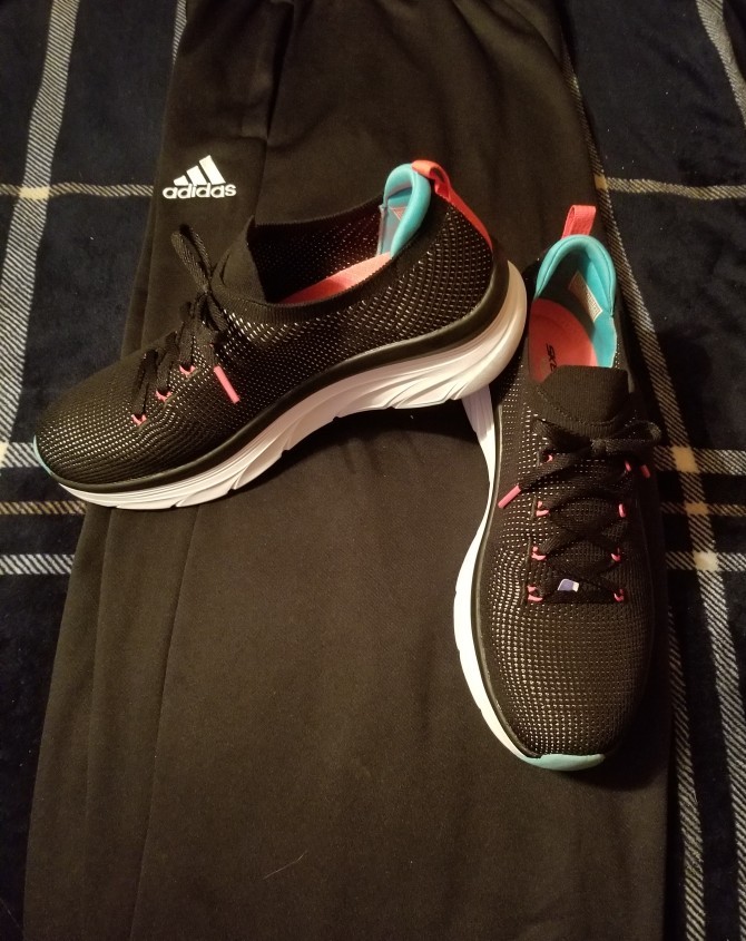 What pair of shoes go better with these sweat pants?