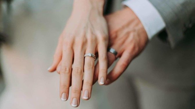 Girls, here's a question. Between you and your marriage stands a vast difference in social class and everyone is against it. Will you fight or giveup?