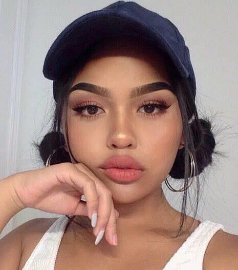 Instagram baddie or e girl look which look do you prefer?