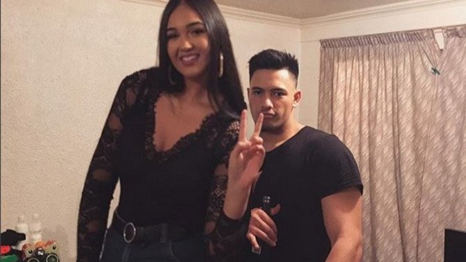 Would you date a dwarf or an extremely tall woman?