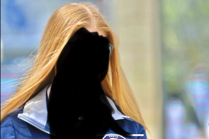 Is this hair color attractive on a woman?