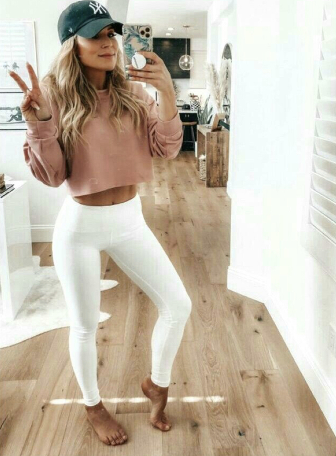 What colour leggings look better on girls ?