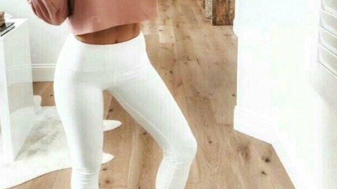 What colour leggings look better on girls?