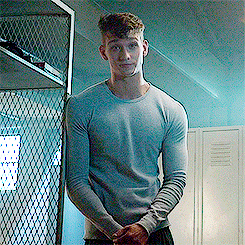 What would you do if this man pinned you to a wall and kissed u?