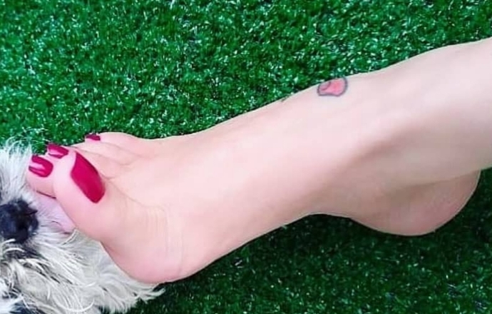 Do guys find girls with nice nails attractive and if so what kind of nail's do you like on a girl?
