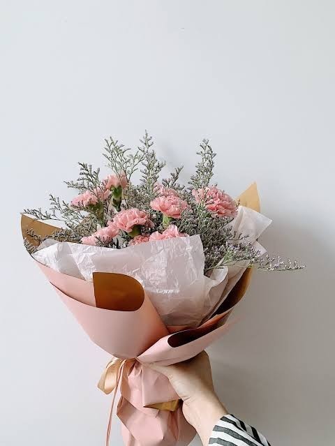 hi ladies, good day to you. if today is your birthday and you have a boyfriend who will prepare 1 gift for you. what will you choose?