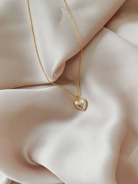 hi ladies, good day to you. if today is your birthday and you have a boyfriend who will prepare 1 gift for you. what will you choose?