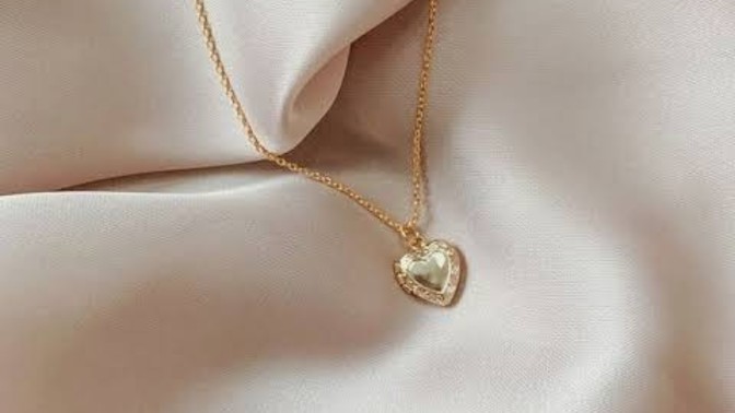 Ladies, if today was your birthday and you had a boyfriend who would prepare 1 gift for you, what would you choose?