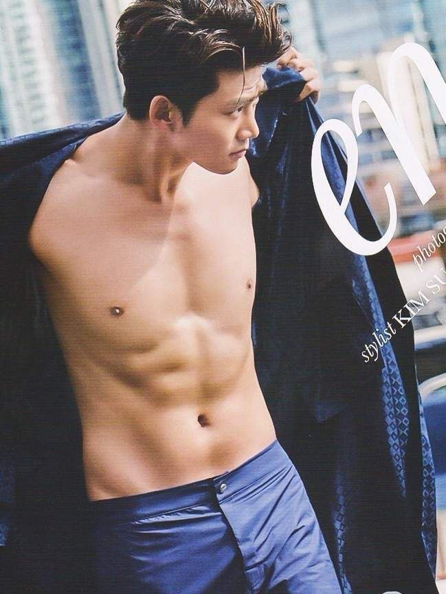 Do woman prefer bulk or lean cut physiques?