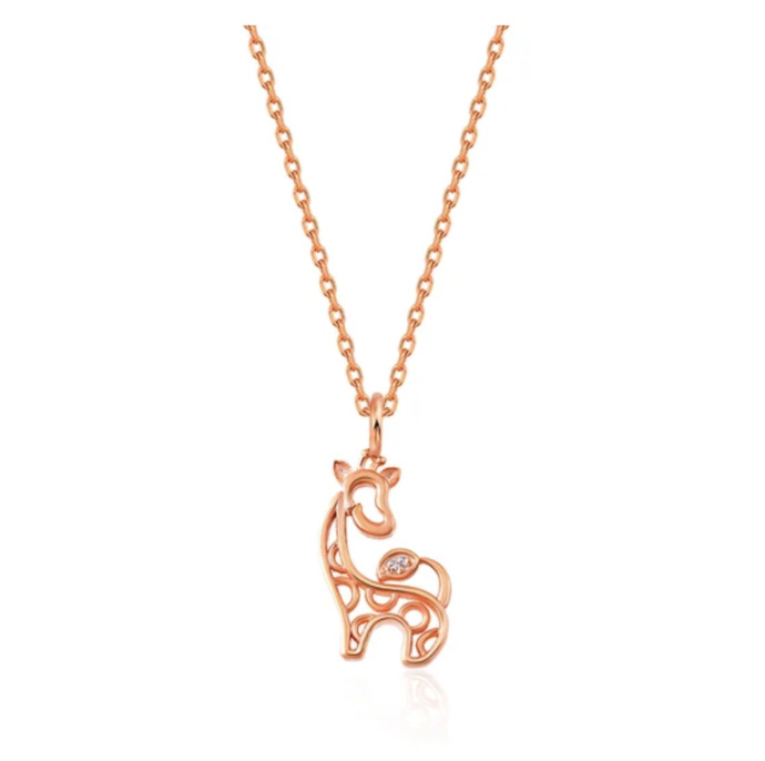 Which of this giraffe necklaces looks prettier?