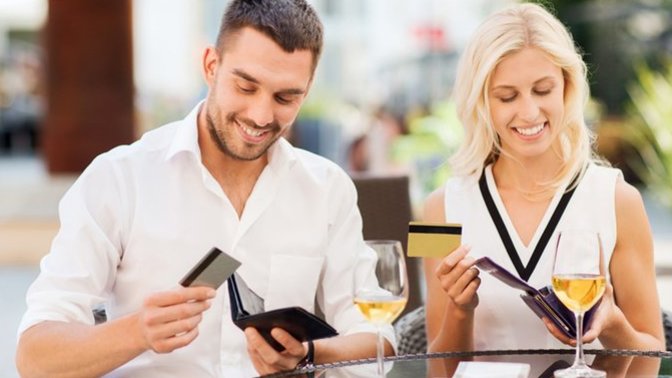 Who should pay for a date?