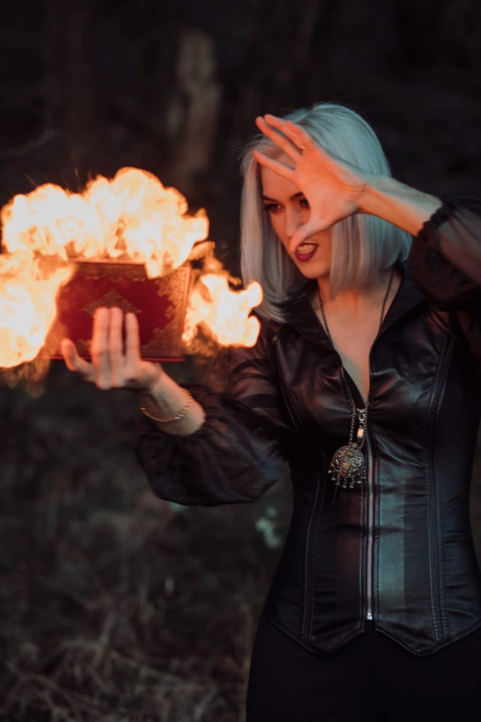What do you think of this Halloween themed photo shoot?