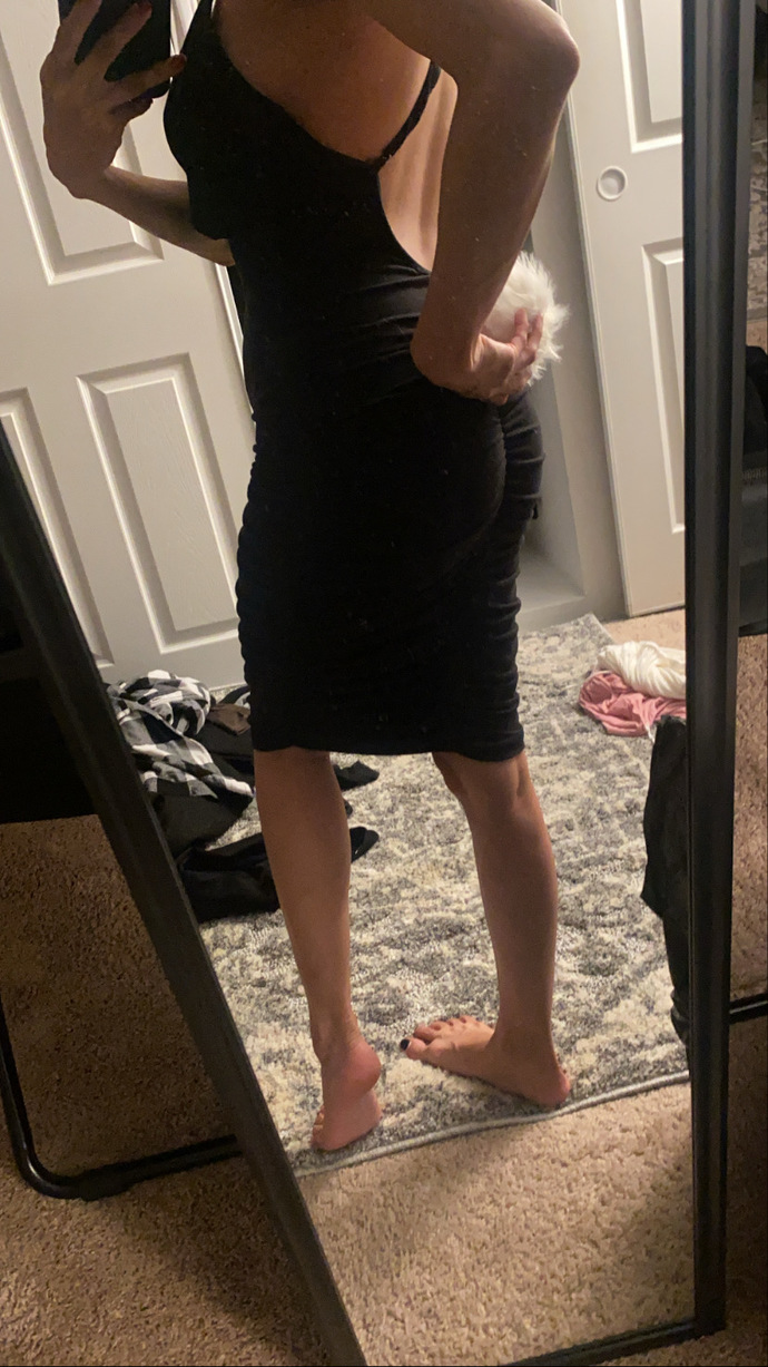 POLL- which dress should I wear for Halloween help?