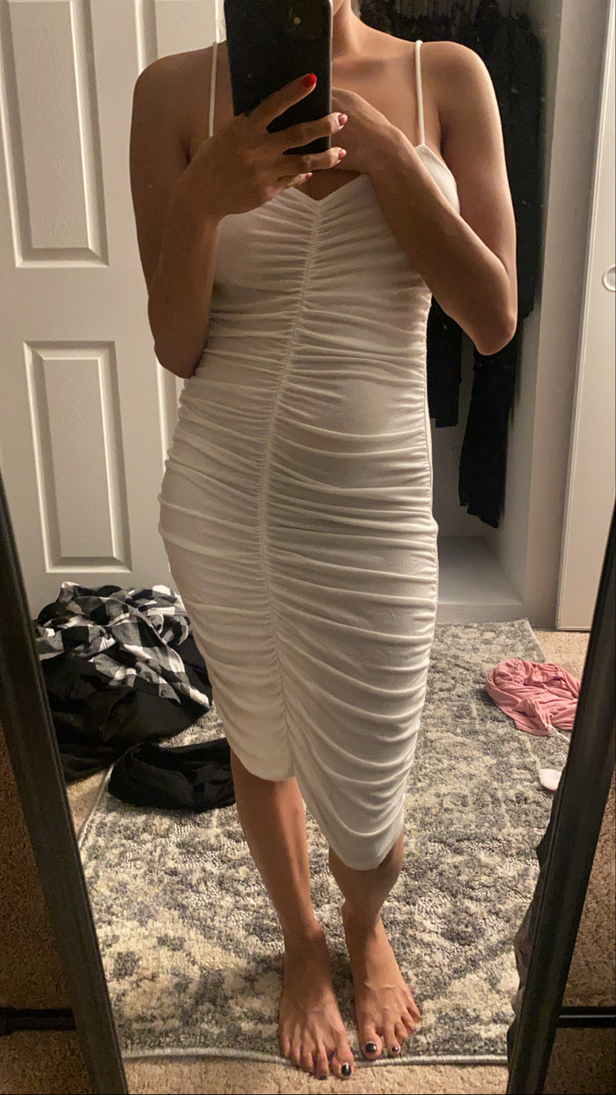 POLL- which dress should I wear for Halloween help?