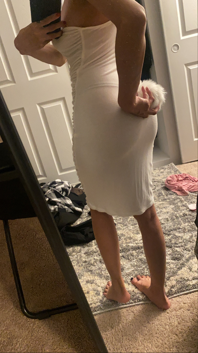 POLL- which dress should I wear for Halloween help?