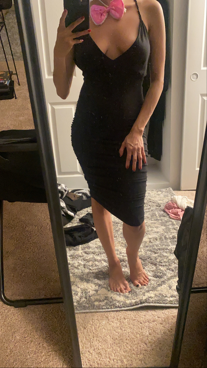 POLL- which dress should I wear for Halloween help?