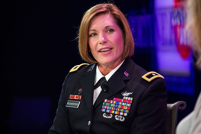 Did you know the U. S. has a woman named Laura Richardson as a general in the army? Do you support a woman general in the military?