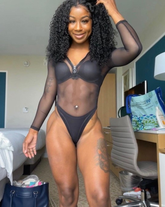 Body goals pt.2: Im on my fitness journey for 1 pf these looks.which body type is more appealing?