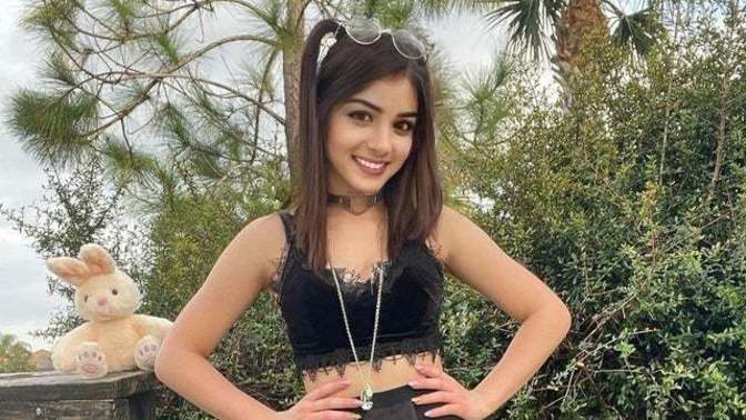 Would you guys be able to tell she's a trans-girl if you didn't know it?